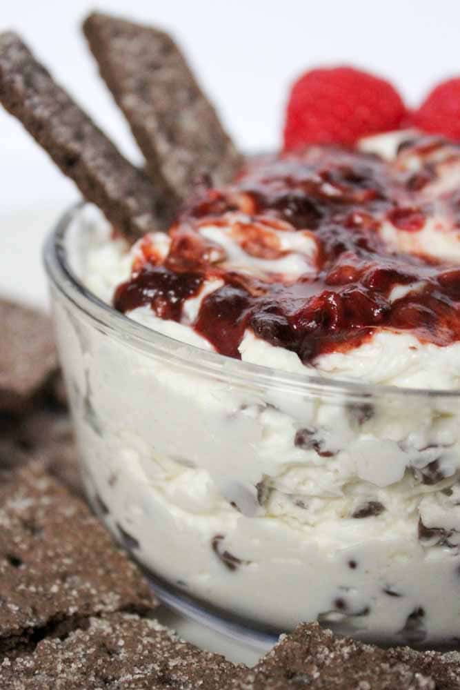 white chocolate raspberry cheesecake dip