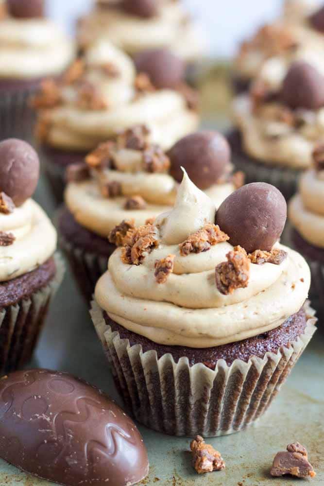 chocolate-butterfinger-egg-cupcake