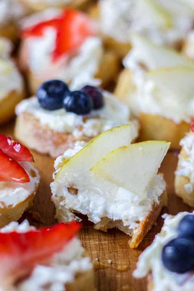 fruit-and-goat-cheese-crostini10