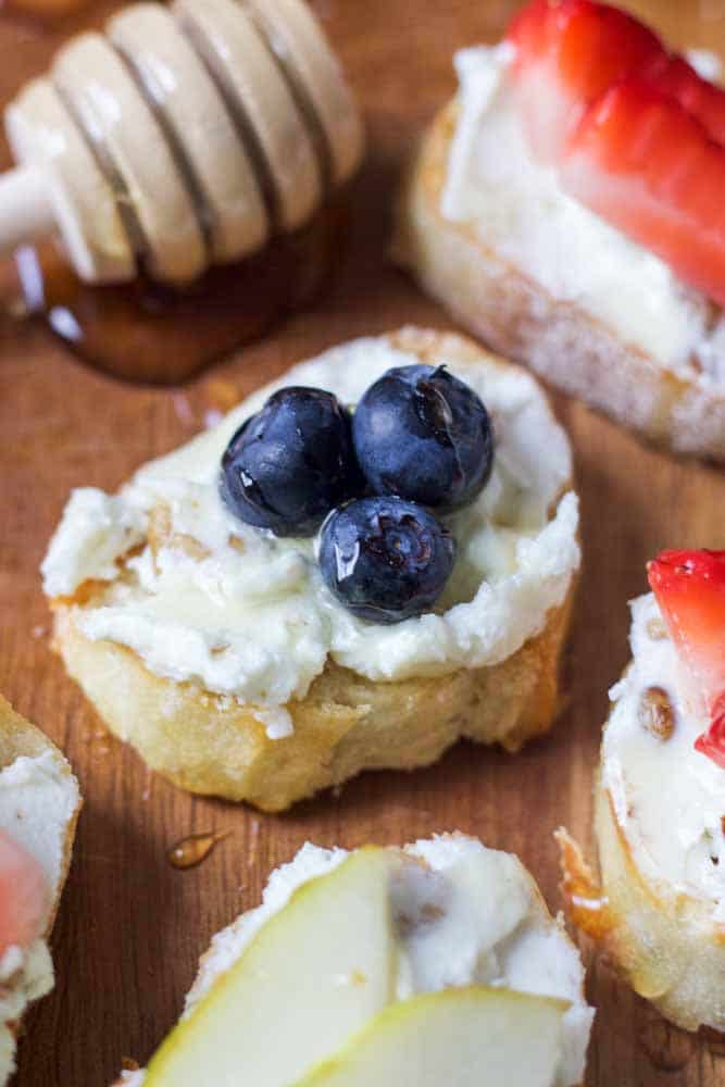 fruit-and-goat-cheese-crostini11