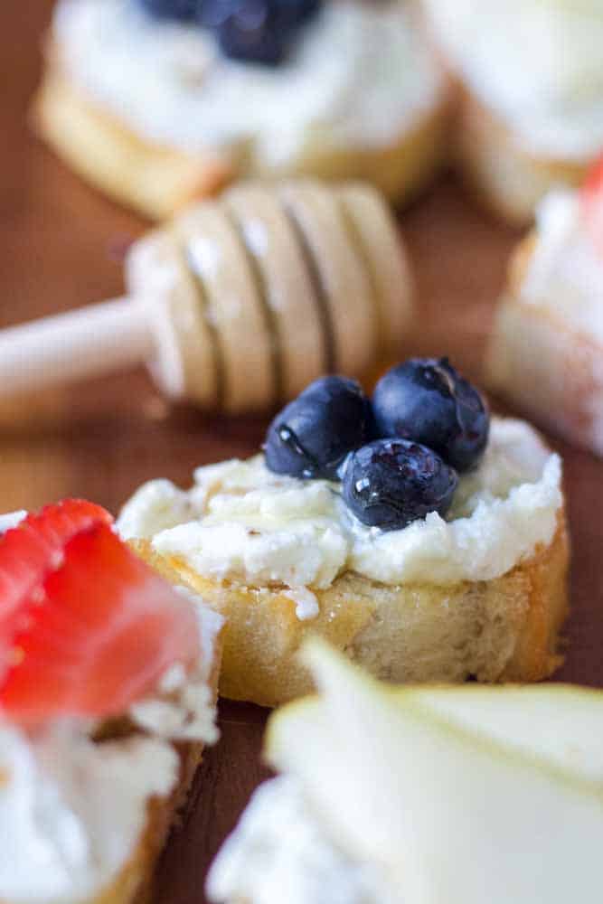 fruit-and-goat-cheese-crostini8