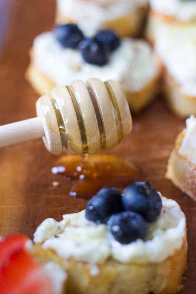 fruit-and-goat-cheese-crostini9