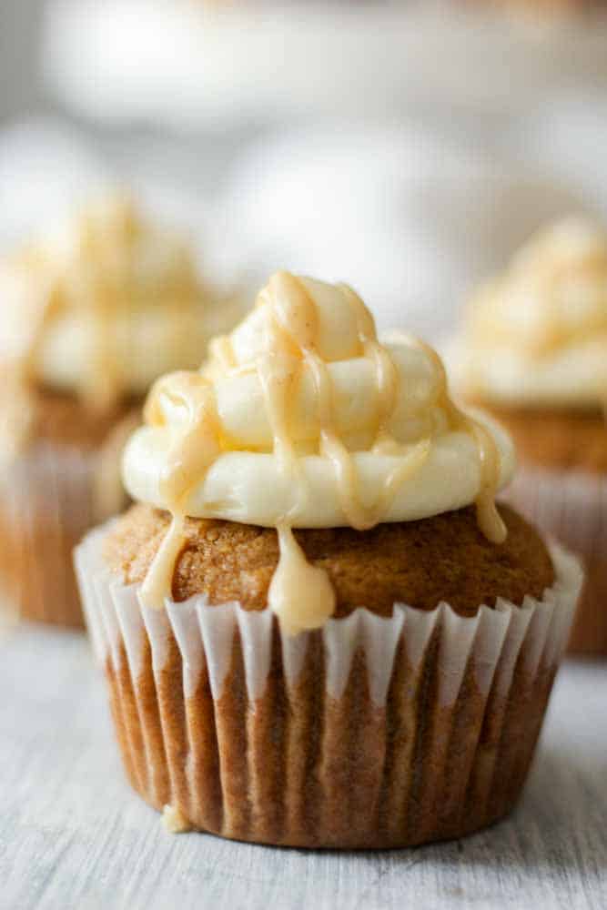 pumpkin-cupcakes-with-cream-cheese-frosting15