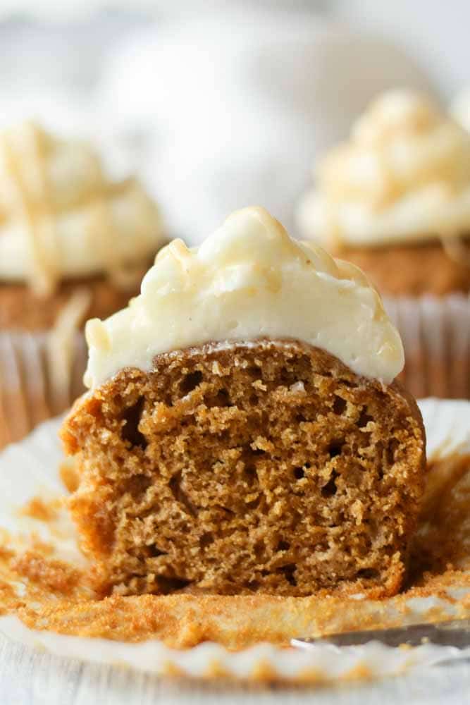 pumpkin-cupcakes-with-cream-cheese-frosting21